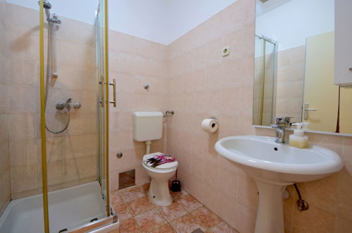 Foto 8 - Apartamento de 1 quarto em Sibenik com piscina e jardim