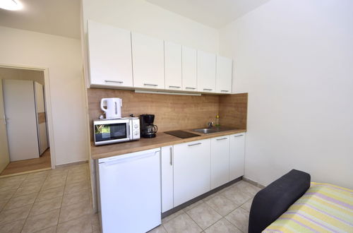 Photo 7 - 1 bedroom Apartment in Sibenik with swimming pool and garden