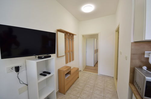 Photo 8 - 1 bedroom Apartment in Sibenik with swimming pool and garden