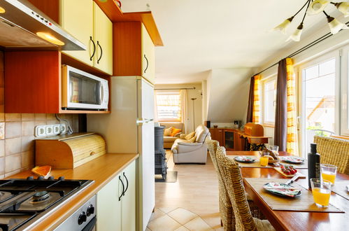 Photo 14 - 2 bedroom Apartment in Balatonszemes with garden and mountain view