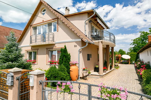 Photo 22 - Appartement de 2 chambres à Balatonszemes avec jardin et vues sur la montagne