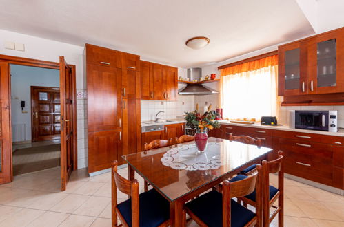 Foto 9 - Appartamento con 3 camere da letto a Trogir con piscina e vista mare