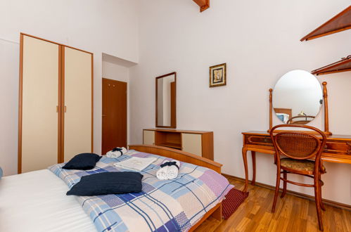 Foto 11 - Apartamento de 3 habitaciones en Trogir con piscina y vistas al mar
