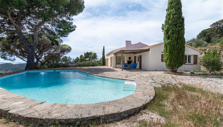 Foto 1 - Casa con 2 camere da letto a Bormes-les-Mimosas con piscina privata e vista mare