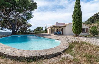 Foto 1 - Casa con 2 camere da letto a Bormes-les-Mimosas con piscina privata e vista mare