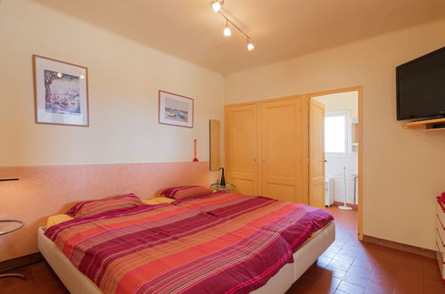 Foto 5 - Casa con 2 camere da letto a Bormes-les-Mimosas con piscina privata e vista mare