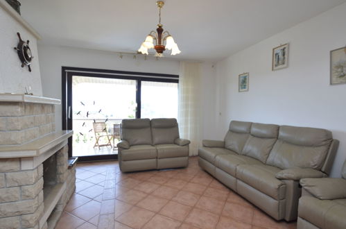 Photo 10 - 4 bedroom Apartment in Medulin with swimming pool and garden