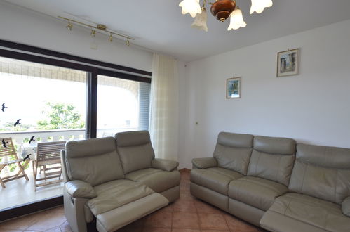 Photo 12 - 4 bedroom Apartment in Medulin with swimming pool and garden