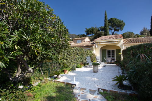 Photo 16 - Maison de 1 chambre à Le Lavandou avec piscine et vues à la mer