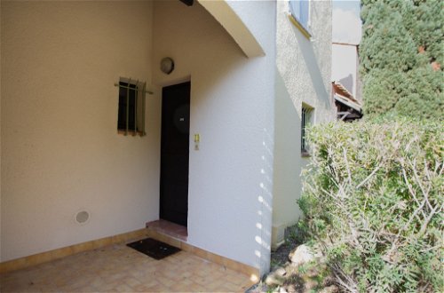 Photo 17 - 1 bedroom House in Le Lavandou with swimming pool and sea view