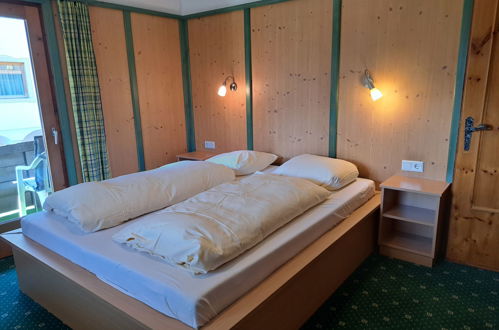 Foto 4 - Appartamento con 2 camere da letto a Finkenberg con vista sulle montagne