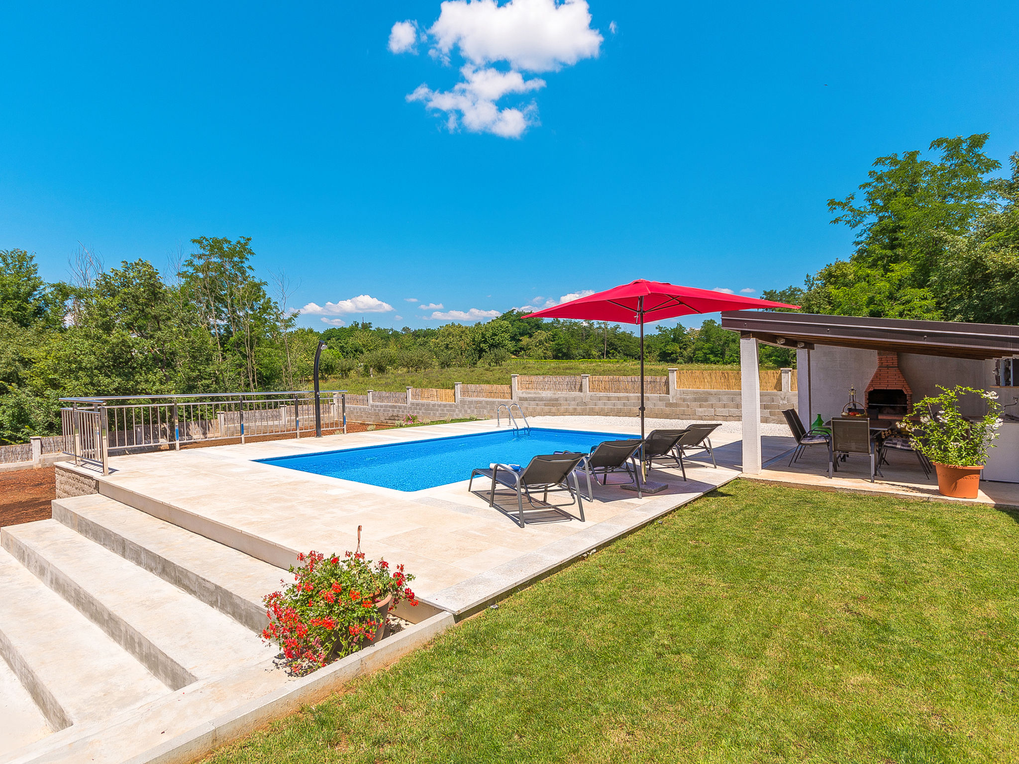 Foto 5 - Casa con 2 camere da letto a Višnjan con piscina privata e vista mare