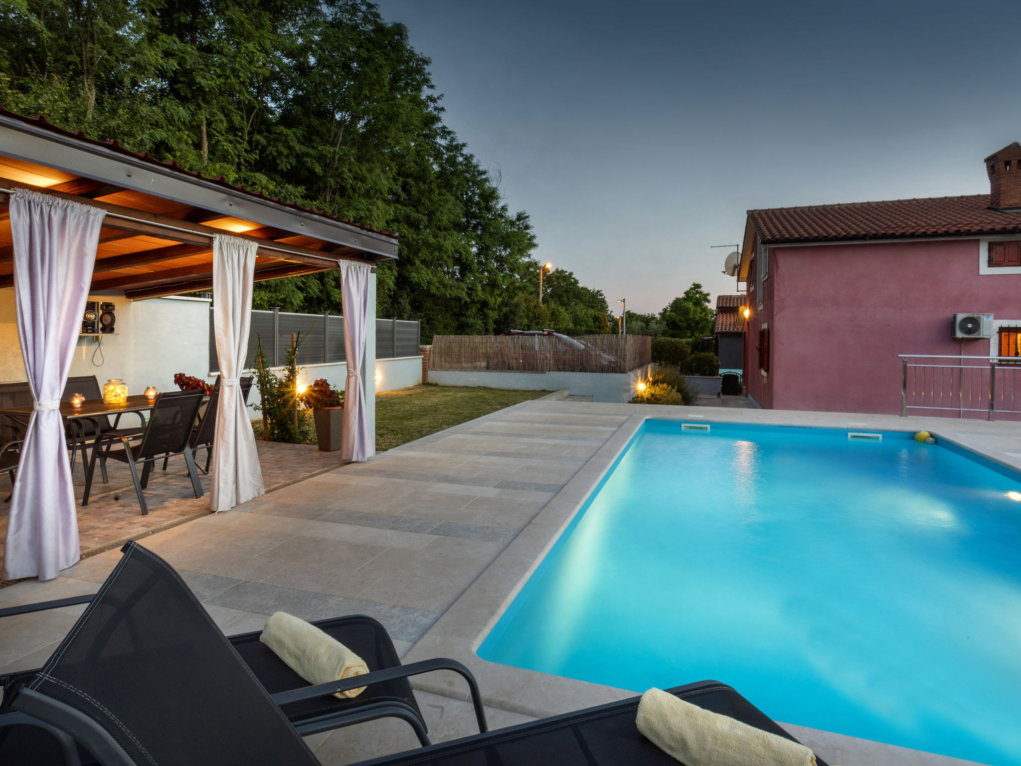 Foto 1 - Casa de 2 habitaciones en Višnjan con piscina privada y vistas al mar