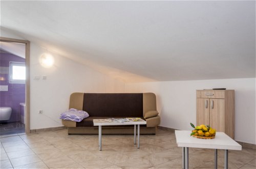 Foto 4 - Appartamento con 1 camera da letto a Ližnjan con giardino e terrazza
