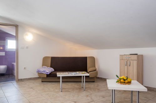 Foto 4 - Apartamento de 1 habitación en Ližnjan con jardín y terraza