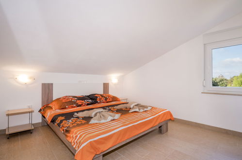 Foto 8 - Apartment mit 1 Schlafzimmer in Ližnjan mit garten und terrasse