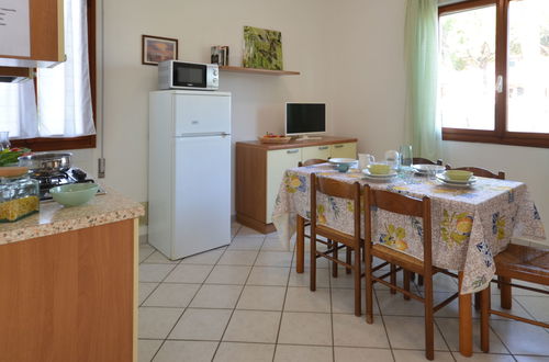 Photo 9 - 2 bedroom House in Lignano Sabbiadoro with garden and terrace