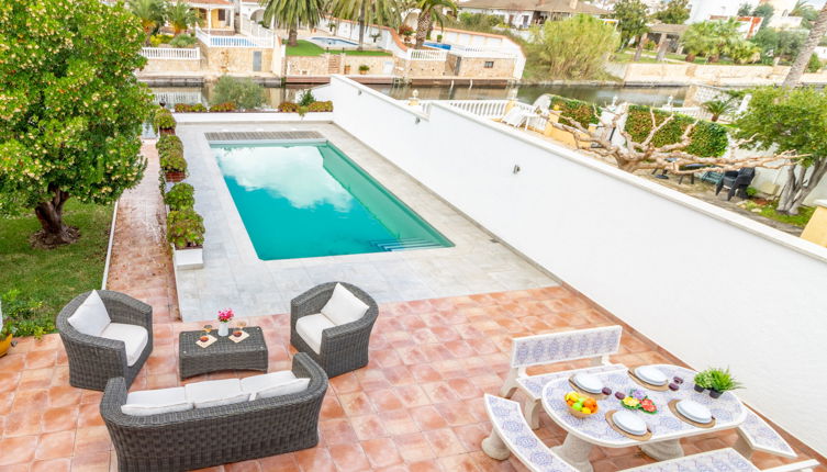 Foto 1 - Casa de 5 quartos em Castelló d'Empúries com piscina privada e vistas do mar