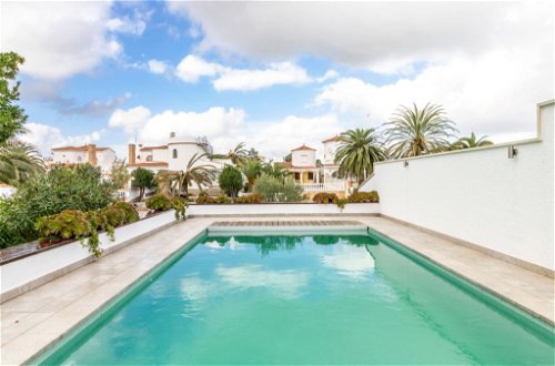 Foto 34 - Casa con 5 camere da letto a Castelló d'Empúries con piscina privata e vista mare
