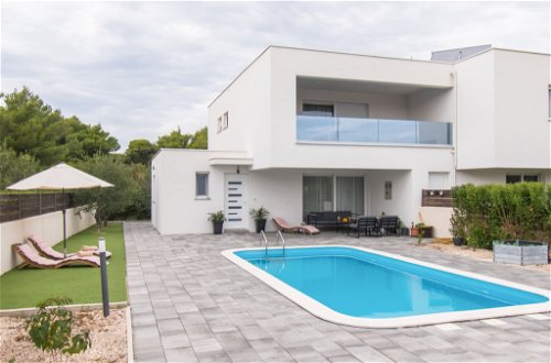 Foto 26 - Casa de 3 quartos em Vodice com piscina privada e vistas do mar