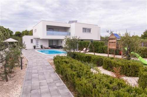 Foto 2 - Casa de 3 quartos em Vodice com piscina privada e vistas do mar