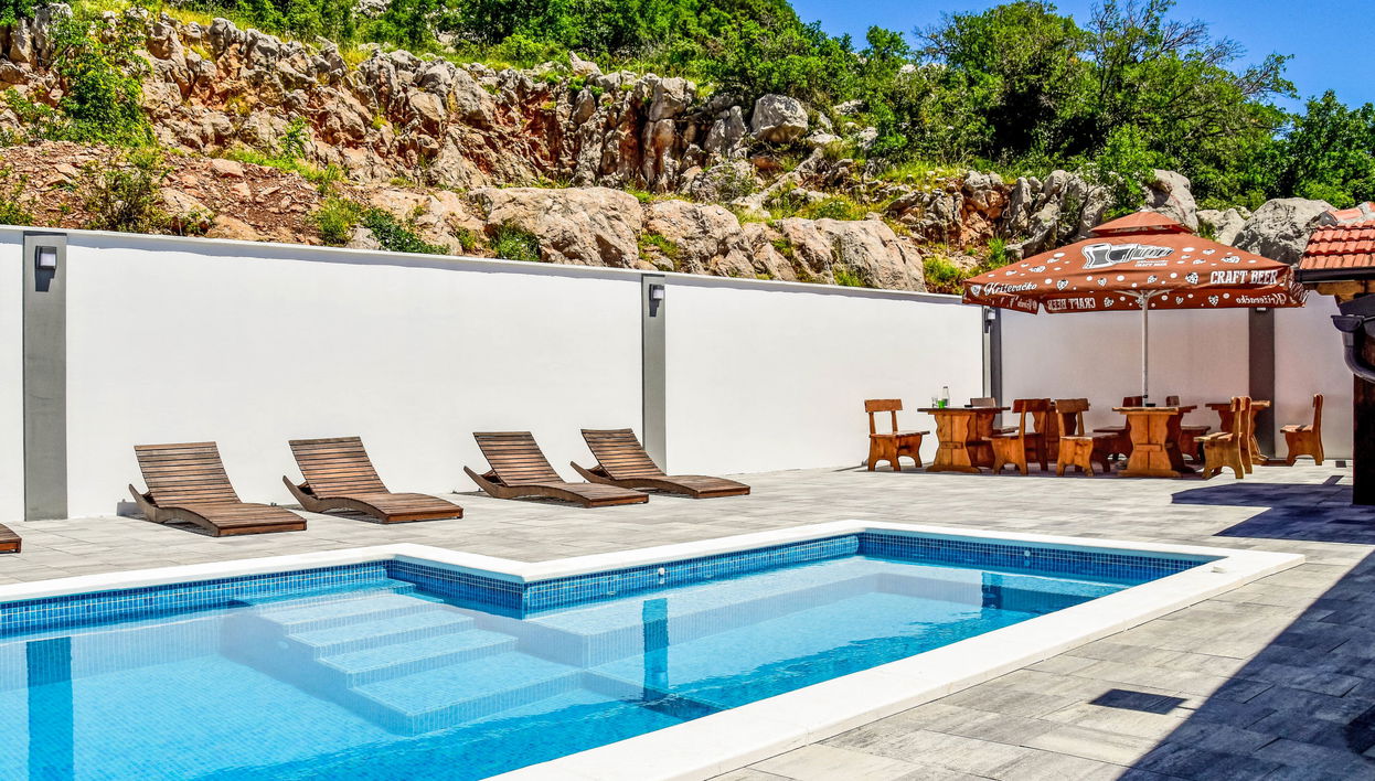 Appartamento con 4 camere da letto a Karlobag con piscina e terrazza - Foto 1
