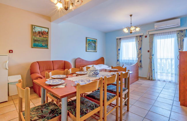 Appartamento con 4 camere da letto a Karlobag con piscina e terrazza - Foto 4
