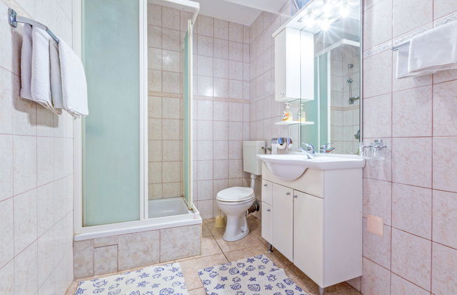 Appartamento con 4 camere da letto a Karlobag con piscina e terrazza - Foto 19