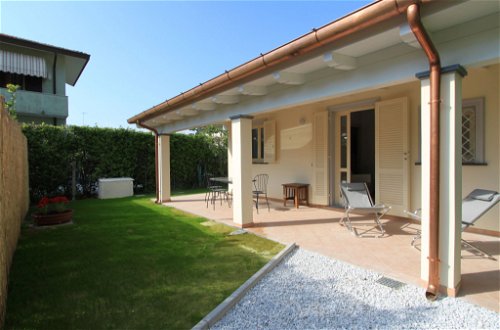 Photo 17 - 1 bedroom House in Forte dei Marmi with garden and sea view