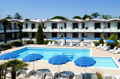 Photo 15 - 2 bedroom Apartment in Cavallino-Treporti with swimming pool and sea view