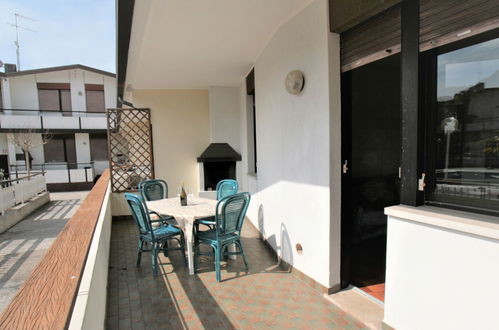 Photo 2 - 2 bedroom Apartment in Cavallino-Treporti with swimming pool and sea view