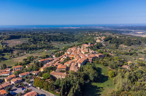 Photo 30 - Maison de 1 chambre à Montescudaio avec jardin et vues à la mer