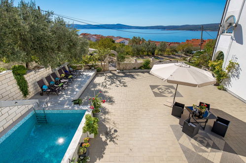 Foto 9 - Apartamento de 2 quartos em Crikvenica com piscina e jardim