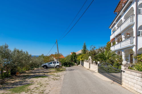 Foto 30 - Apartamento de 2 quartos em Crikvenica com piscina e jardim