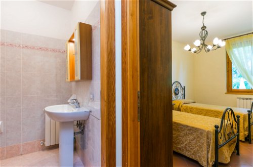 Foto 20 - Appartamento con 2 camere da letto a Bucine con piscina e giardino