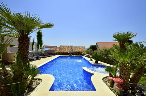 Foto 26 - Apartamento em Okrug com piscina e vistas do mar