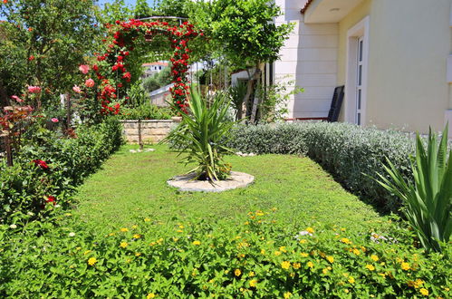 Photo 37 - Appartement de 2 chambres à Okrug avec piscine et jardin