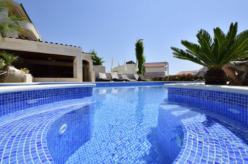 Photo 1 - Appartement en Okrug avec piscine et vues à la mer