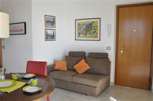 Foto 10 - Appartamento con 2 camere da letto a Lazise con piscina e vista sulle montagne