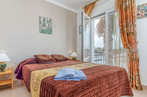 Foto 19 - Casa con 5 camere da letto a Castelló d'Empúries con piscina privata e vista mare