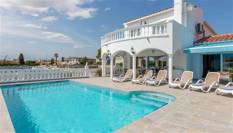 Photo 1 - Maison de 5 chambres à Castelló d'Empúries avec piscine privée et vues à la mer