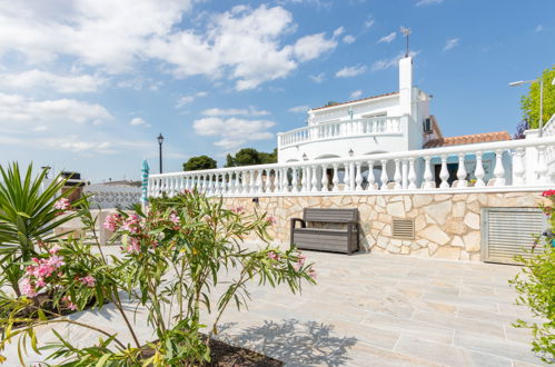 Photo 58 - Maison de 5 chambres à Castelló d'Empúries avec piscine privée et vues à la mer