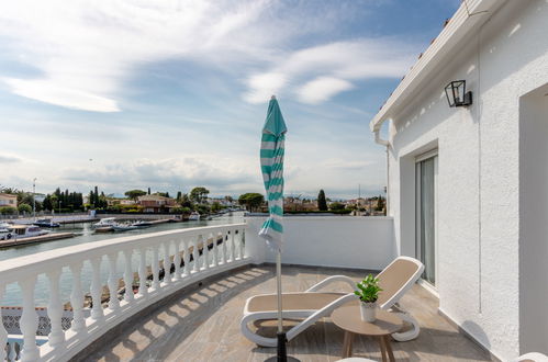 Photo 29 - Maison de 5 chambres à Castelló d'Empúries avec piscine privée et vues à la mer