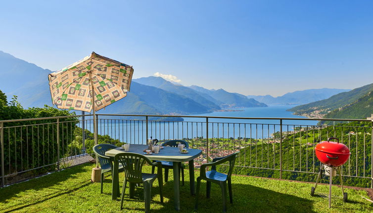 Photo 1 - Maison de 2 chambres à Peglio avec jardin et vues sur la montagne