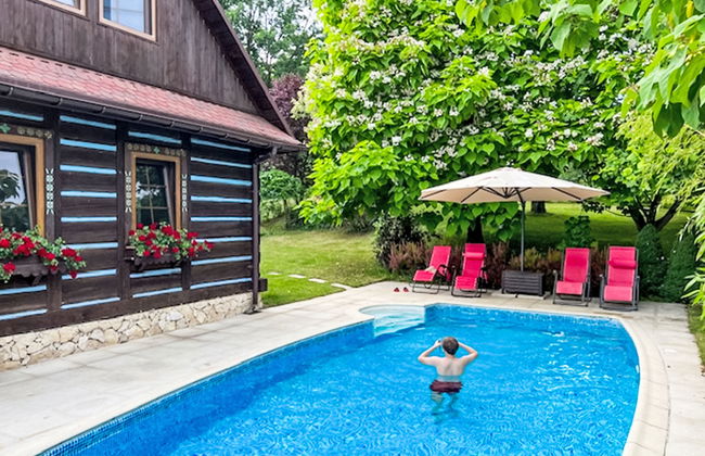 Casa de 3 quartos em Liszki com piscina privada e jardim - Foto 1