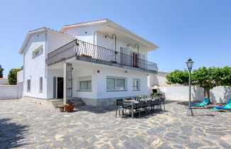 Foto 1 - Casa de 5 quartos em Castelló d'Empúries com jardim e terraço