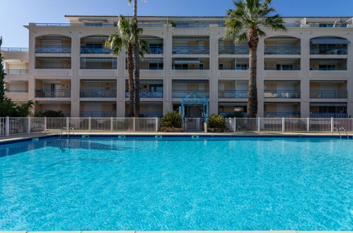 Photo 17 - Appartement de 1 chambre à Le Lavandou avec piscine et vues à la mer