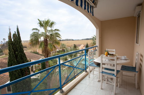 Photo 13 - 1 bedroom Apartment in Le Lavandou with swimming pool and garden