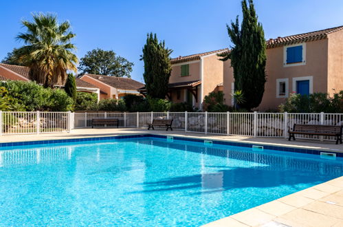 Photo 16 - Appartement de 1 chambre à Le Lavandou avec piscine et jardin