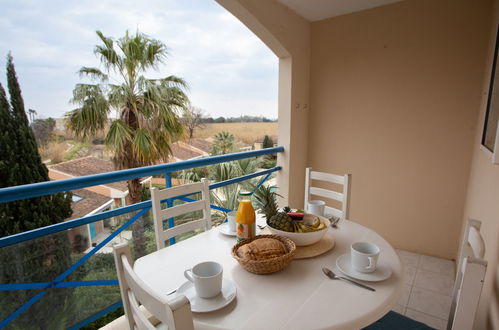 Foto 1 - Appartamento con 1 camera da letto a Le Lavandou con piscina e vista mare